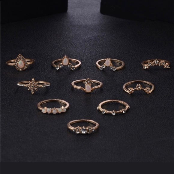 *LAST ONE*Gorgeous Gold Boho Ring Set - Picture 2 of 7